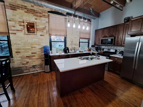 Kitchen - 618 Congdon Ave, Elgin, IL 60120 photo 1 of 5