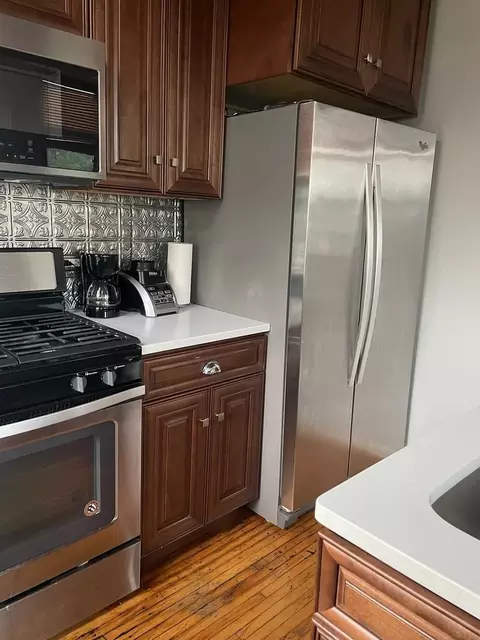 Kitchen - 618 Congdon Ave, Elgin, IL 60120 photo 5 of 5