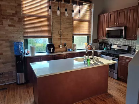 Kitchen - 618 Congdon Ave, Elgin, IL 60120 photo 2 of 5