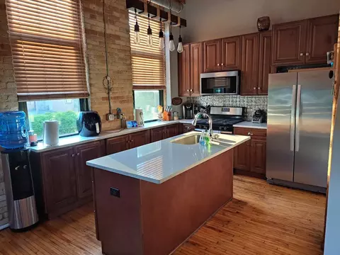 Kitchen - 618 Congdon Ave, Elgin, IL 60120 photo 3 of 5
