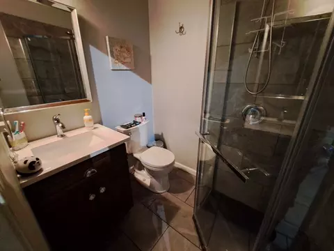 Bath - 618 Congdon Ave, Elgin, IL 60120 photo 2 of 11