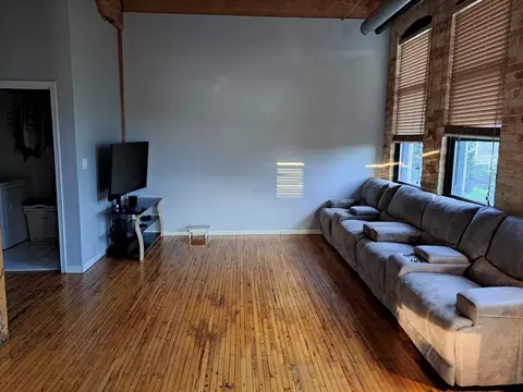 Living - 618 Congdon Ave, Elgin, IL 60120 photo 2 of 2