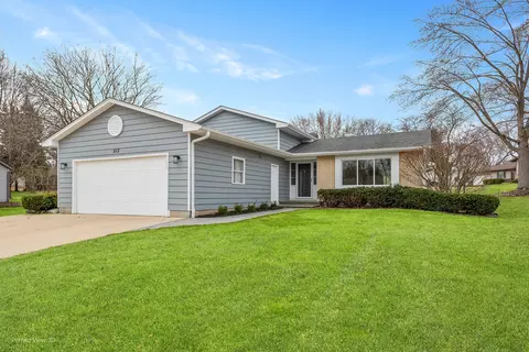 513 Kensington Dr, Mchenry, IL 60050