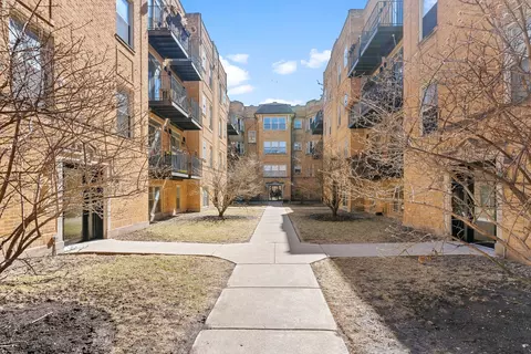 1637 W Farwell Ave #3, Chicago, IL 60626