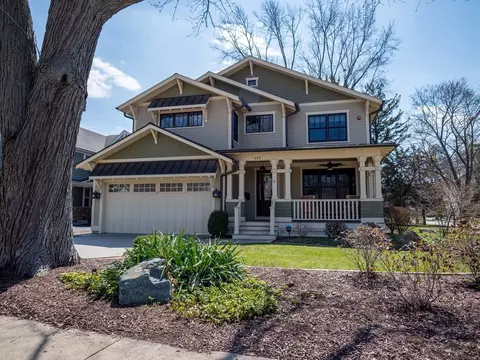 425 W Lincoln Ave, Libertyville, IL 60048