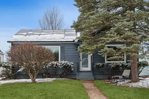 415 Prairie Ave, Libertyville, IL 60048