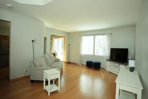 Living - 1145 Delta Ct #1145, Elgin, IL 60123 photo 1 of 4