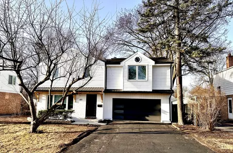 825 E Davis St, Arlington Heights, IL 60005