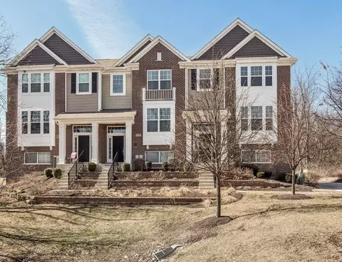 4748 Fender Rd, Lisle, IL 60532