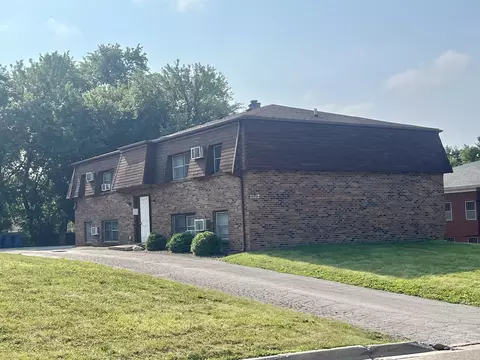 110 College Park Ct, Normal, IL 61761