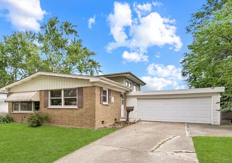 223 Roberta Ln, Chicago Heights, IL 60411