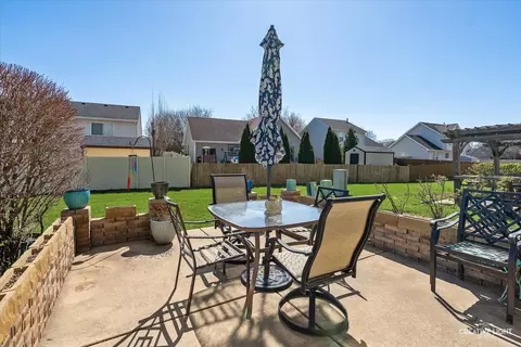 Exterior - 2160 Rossiter Pkwy, Plainfield, IL 60586 photo 2 of 3