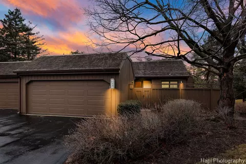 244 Pine Crest Cir #K133, Lake Barrington, IL 60010