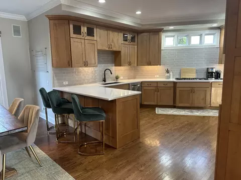 35 Windsor Dr, Elmhurst, IL 60126 photo 2