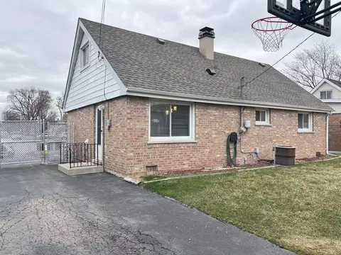 6919 W 88th Pl, Bridgeview, IL 60455 photo 2