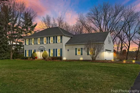19 University Cir, Hawthorn Woods, IL 60047