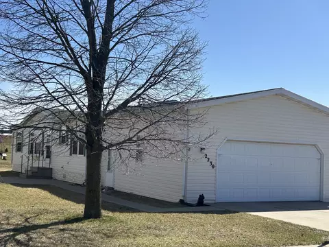 2230 Sunrise Dr, Belvidere, IL 61008 photo 2