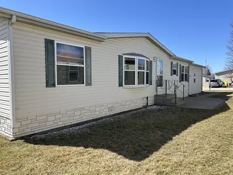2230 Sunrise Dr, Belvidere, IL 61008