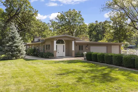 407 E Oakwood Dr, Barrington, IL 60010