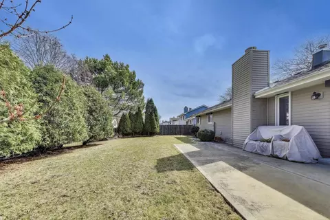 Exterior - 545 Tennyson Dr, Wheaton, IL 60189 photo 7 of 8