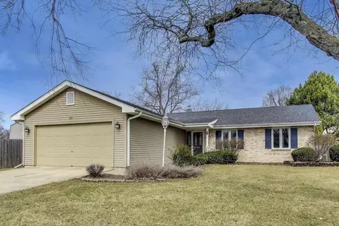 Exterior - 545 Tennyson Dr, Wheaton, IL 60189 photo 2 of 8