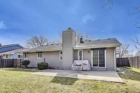 Exterior - 545 Tennyson Dr, Wheaton, IL 60189 photo 4 of 8