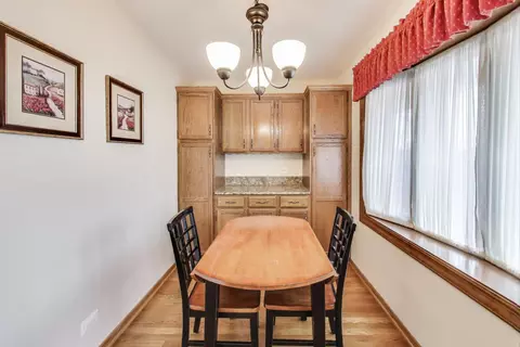 Dining - 545 Tennyson Dr, Wheaton, IL 60189 photo 3 of 4