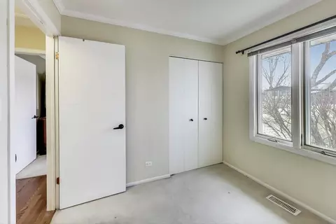 Bedroom - 545 Tennyson Dr, Wheaton, IL 60189 photo 5 of 5
