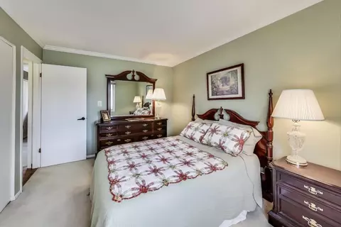 Bedroom - 545 Tennyson Dr, Wheaton, IL 60189 photo 4 of 5