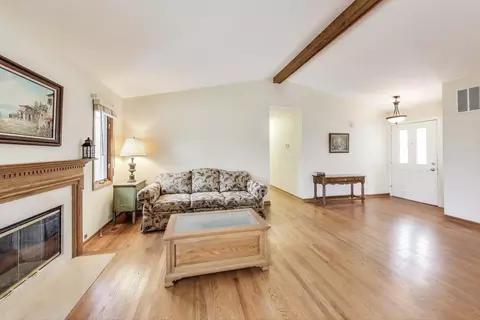 Living - 545 Tennyson Dr, Wheaton, IL 60189 photo 2 of 3