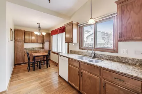 Kitchen - 545 Tennyson Dr, Wheaton, IL 60189 photo 3 of 3