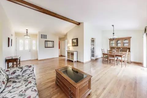 Living - 545 Tennyson Dr, Wheaton, IL 60189 photo 3 of 3