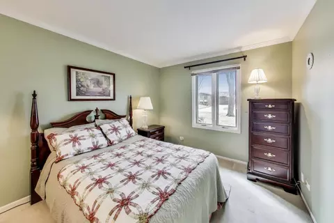 Bedroom - 545 Tennyson Dr, Wheaton, IL 60189 photo 3 of 5