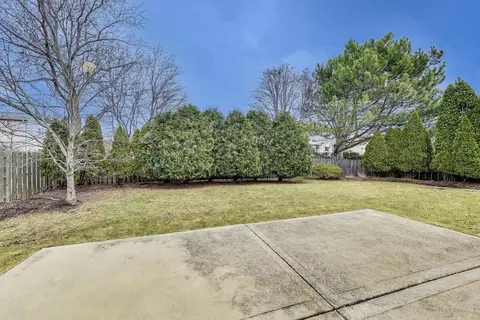 Exterior - 545 Tennyson Dr, Wheaton, IL 60189 photo 5 of 8