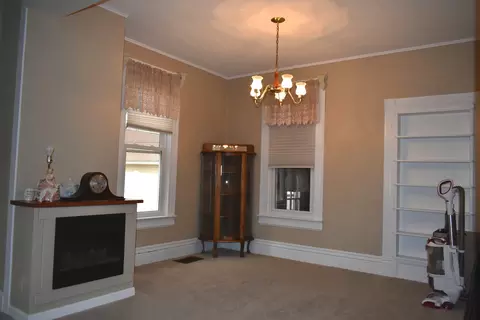 Living - 304 Jefferson St, Benson, IL 61516 photo 6 of 6