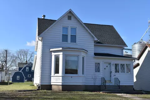 Exterior - 304 Jefferson St, Benson, IL 61516 photo 2 of 6