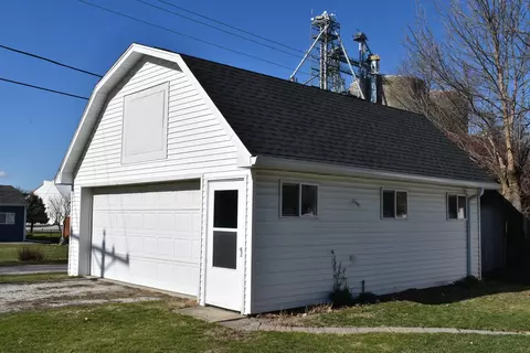 Exterior - 304 Jefferson St, Benson, IL 61516 photo 4 of 6