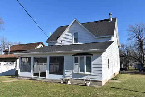 Exterior - 304 Jefferson St, Benson, IL 61516 photo 3 of 6