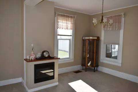 Living - 304 Jefferson St, Benson, IL 61516 photo 3 of 6