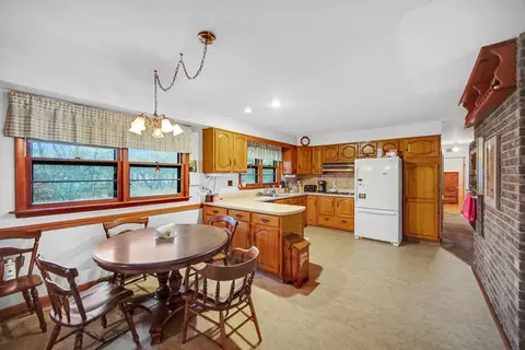 Kitchen - 17830 Clyde Ave, Lansing, IL 60438 photo 1 of 4