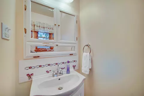 Bath - 17830 Clyde Ave, Lansing, IL 60438 photo 1 of 2