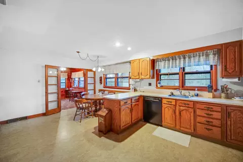Kitchen - 17830 Clyde Ave, Lansing, IL 60438 photo 3 of 4