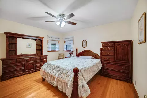 Bedroom - 17830 Clyde Ave, Lansing, IL 60438 photo 1 of 4