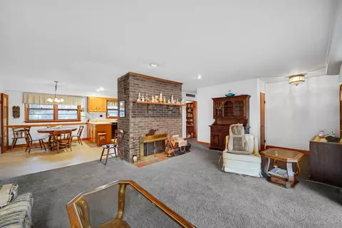 Living - 17830 Clyde Ave, Lansing, IL 60438 photo 2 of 5
