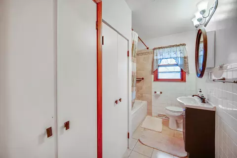 Bath - 17830 Clyde Ave, Lansing, IL 60438 photo 2 of 2