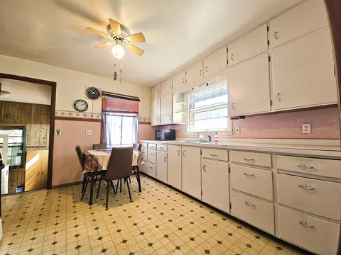 326 Grant Ave, Dixon, IL 61021 photo 6
