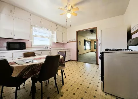 326 Grant Ave, Dixon, IL 61021 photo 8