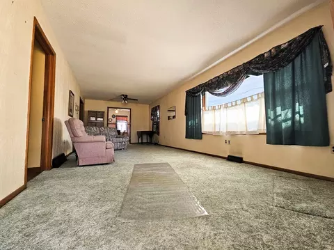 326 Grant Ave, Dixon, IL 61021 photo 3