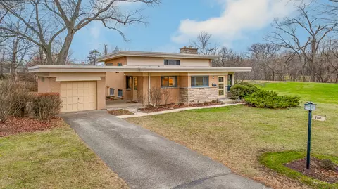 700 S Na Wa Ta Ave, Mount Prospect, IL 60056