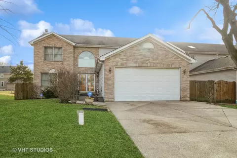 1 N065 Papworth St, Carol Stream, IL 60188